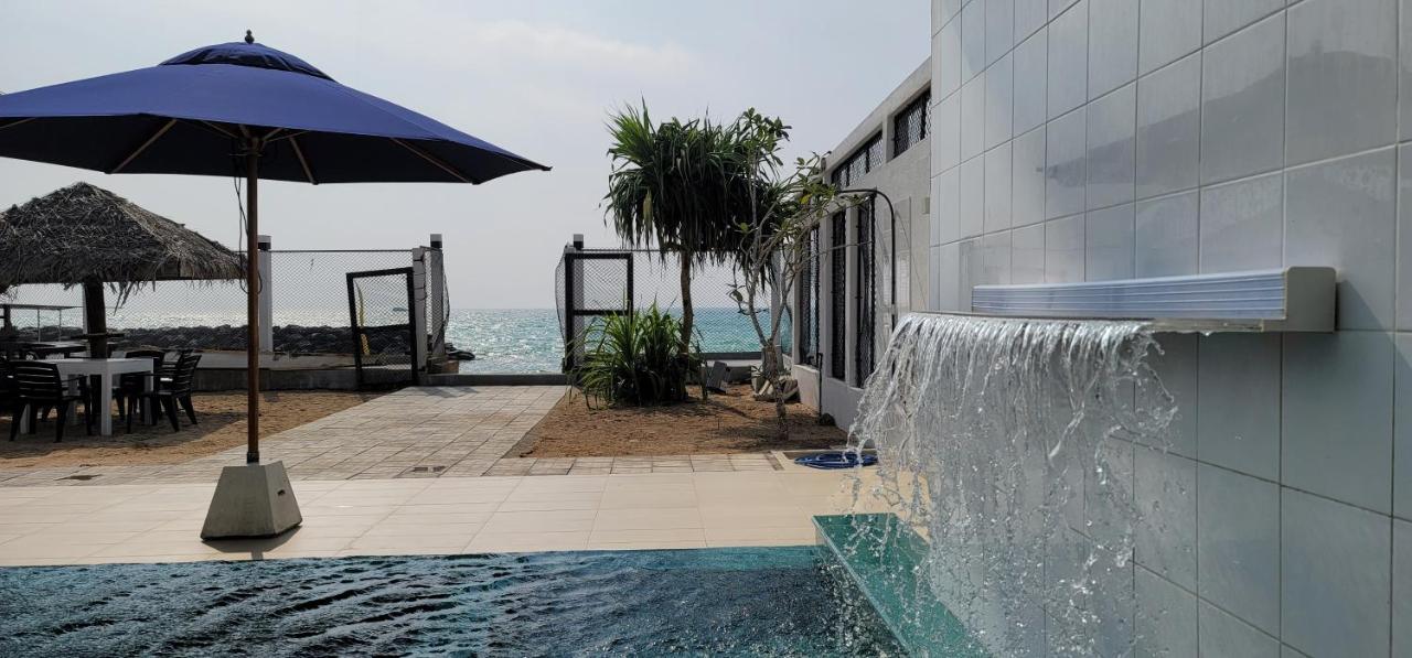 White Sand Villa - Beach Front ヒッカドゥワ エクステリア 写真