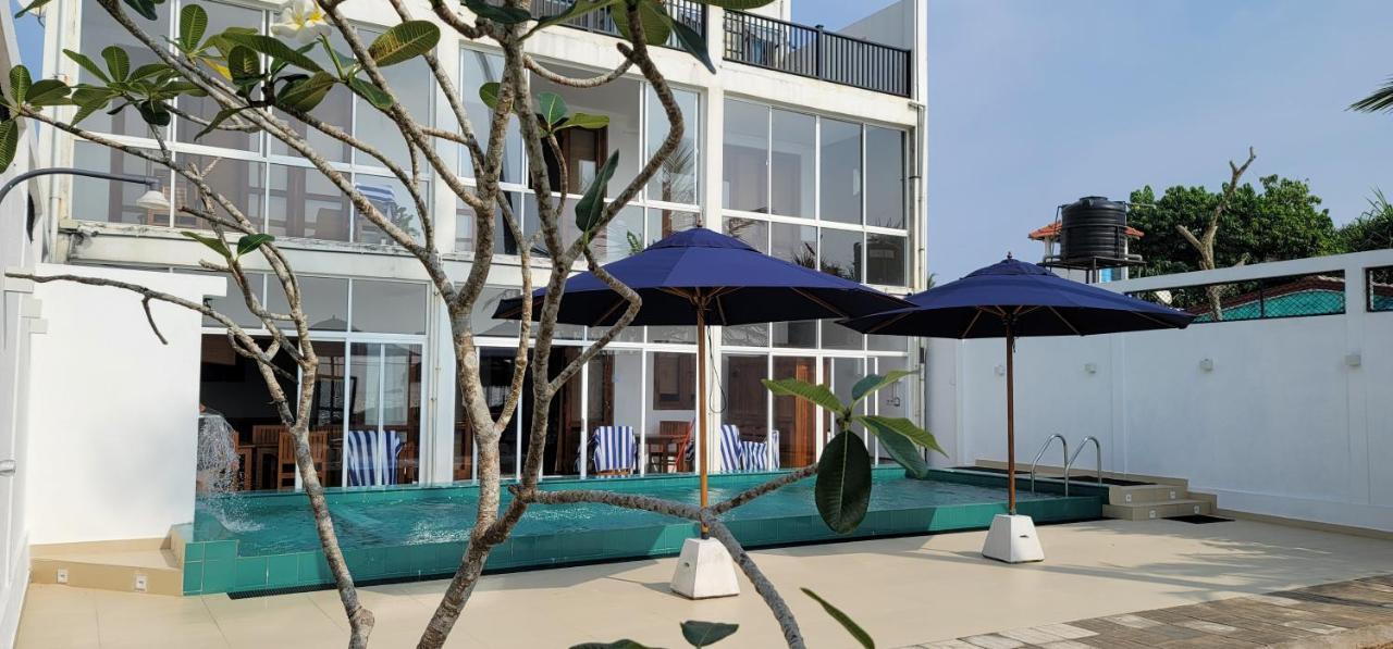 White Sand Villa - Beach Front ヒッカドゥワ エクステリア 写真