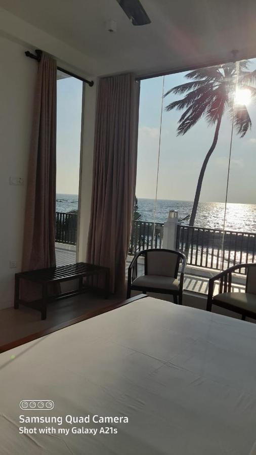 White Sand Villa - Beach Front ヒッカドゥワ エクステリア 写真