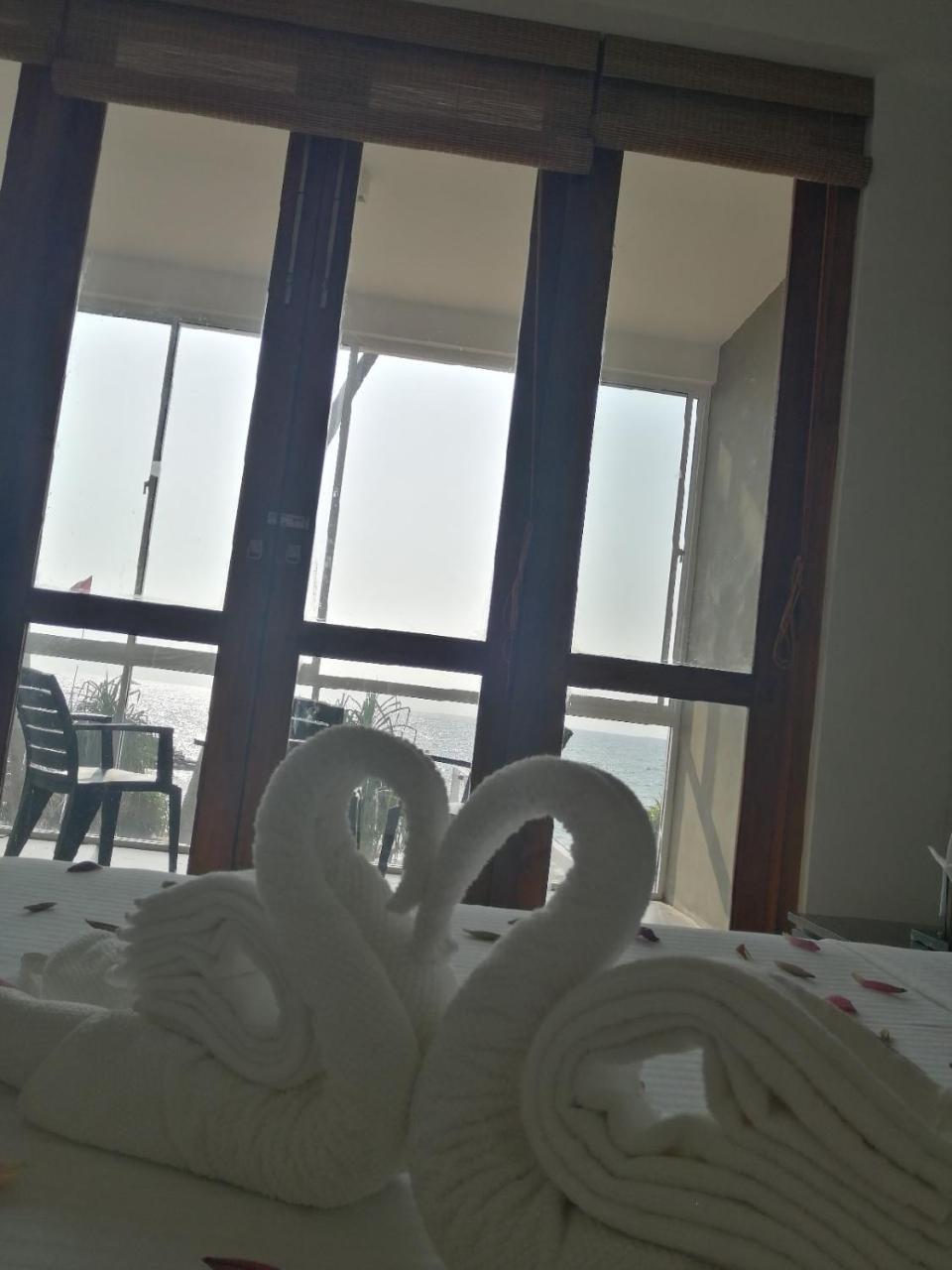 White Sand Villa - Beach Front ヒッカドゥワ エクステリア 写真